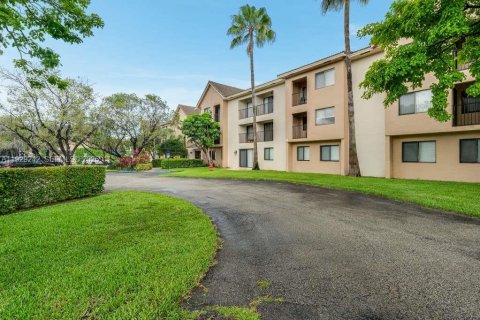 Condo in Coral Springs, Florida, 2 bedrooms  № 1987578 - photo 12