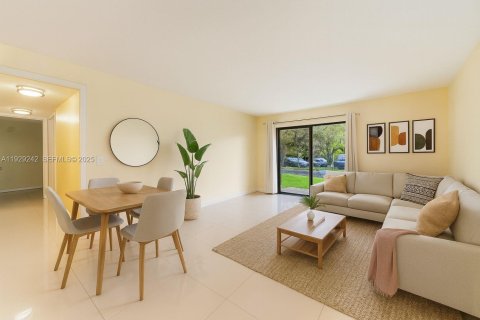 Condo in Coral Springs, Florida, 2 bedrooms  № 1987578 - photo 2