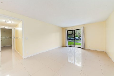 Condo in Coral Springs, Florida, 2 bedrooms  № 1987578 - photo 20