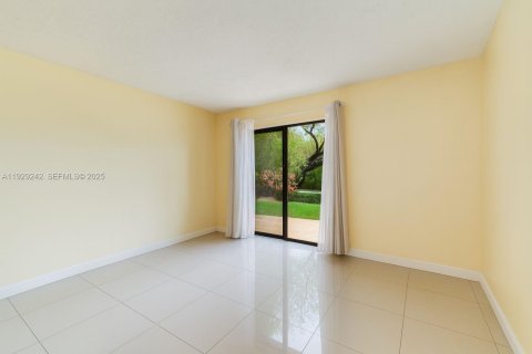 Condo in Coral Springs, Florida, 2 bedrooms  № 1987578 - photo 13