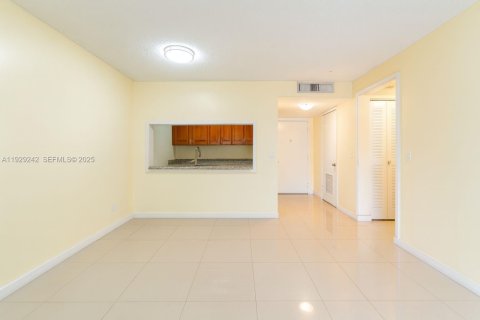 Condo in Coral Springs, Florida, 2 bedrooms  № 1987578 - photo 15