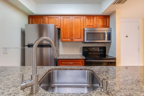 Condo in Coral Springs, Florida, 2 bedrooms  № 1987578 - photo 3