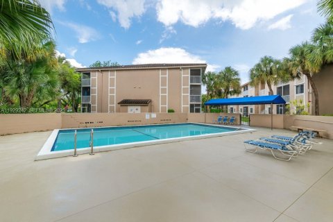 Condo in Coral Springs, Florida, 2 bedrooms  № 1987578 - photo 6