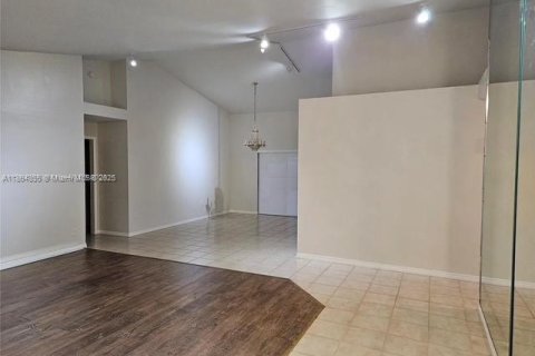 Villa ou maison à vendre à Miami, Floride: 4 chambres, 290.32 m2 № 1979261 - photo 3