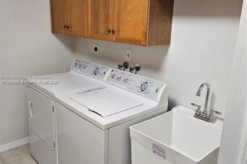 Villa ou maison à vendre à Miami, Floride: 4 chambres, 290.32 m2 № 1979261 - photo 18