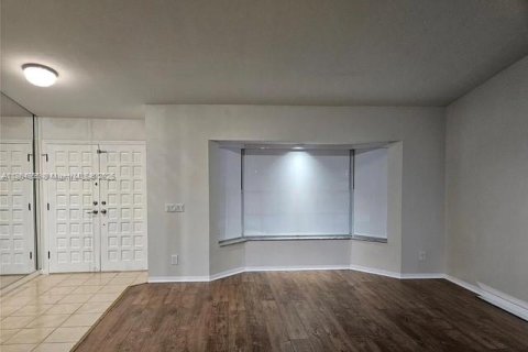 Villa ou maison à vendre à Miami, Floride: 4 chambres, 290.32 m2 № 1979261 - photo 2