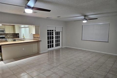 Villa ou maison à vendre à Miami, Floride: 4 chambres, 290.32 m2 № 1979261 - photo 5