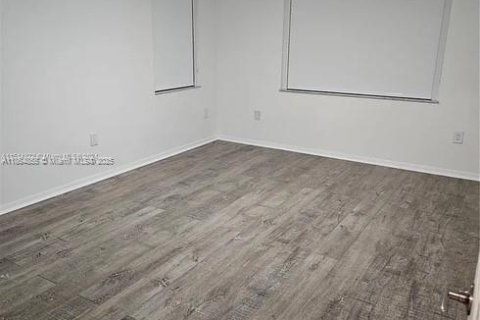 Villa ou maison à vendre à Miami, Floride: 4 chambres, 290.32 m2 № 1979261 - photo 17