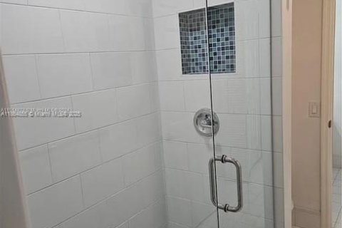 Villa ou maison à vendre à Miami, Floride: 4 chambres, 290.32 m2 № 1979261 - photo 8
