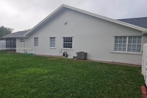 Villa ou maison à vendre à Miami, Floride: 4 chambres, 290.32 m2 № 1979261 - photo 25