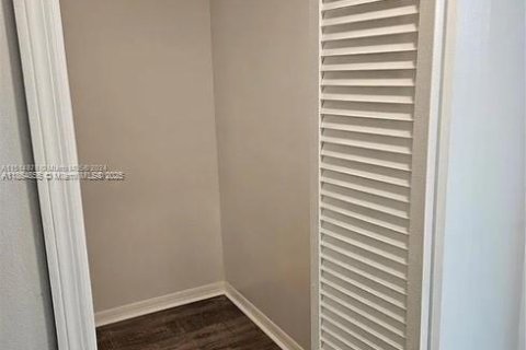 Villa ou maison à vendre à Miami, Floride: 4 chambres, 290.32 m2 № 1979261 - photo 11