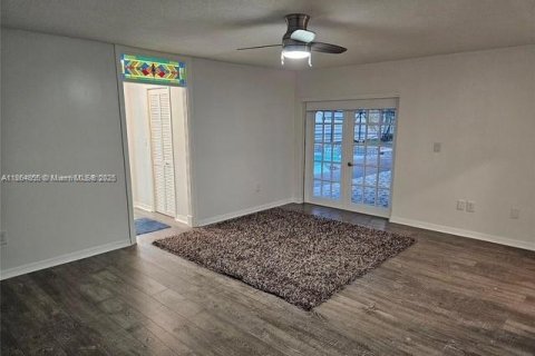 Villa ou maison à vendre à Miami, Floride: 4 chambres, 290.32 m2 № 1979261 - photo 9