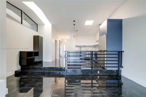 Снять в аренду таунхаус в Майами, Флорида 3 спальни, 127.18м2, № 1991767 - фото 8