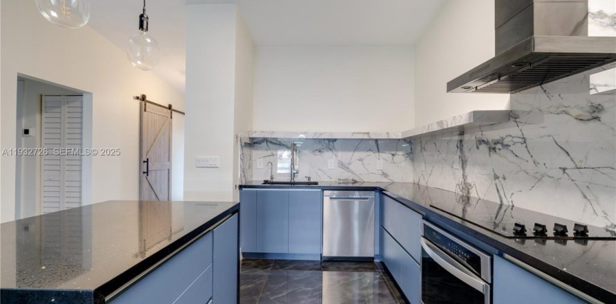 Таунхаус в Майами, Флорида 3 спальни, 127.18м2 № 1991767