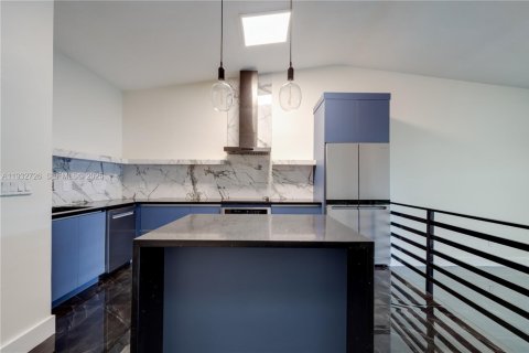 Снять в аренду таунхаус в Майами, Флорида 3 спальни, 127.18м2, № 1991767 - фото 6