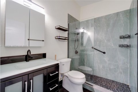 Снять в аренду таунхаус в Майами, Флорида 3 спальни, 127.18м2, № 1991767 - фото 13