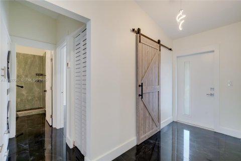 Снять в аренду таунхаус в Майами, Флорида 3 спальни, 127.18м2, № 1991767 - фото 10