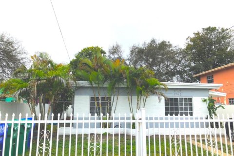 Propiedad comercial en venta en Miami, Florida, 130.06 m2 № 1861626 - foto 1
