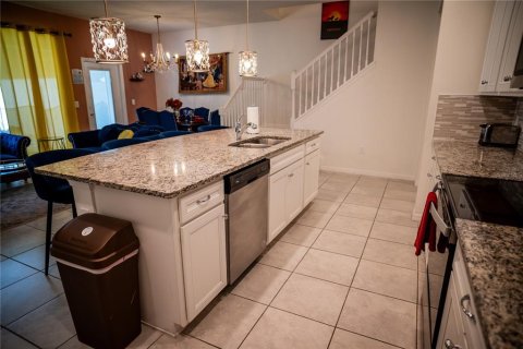 Townhouse in Davenport, Florida 5 bedrooms, 212.1 sq.m. № 1908981 - photo 14