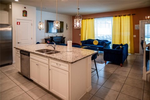 Townhouse in Davenport, Florida 5 bedrooms, 212.1 sq.m. № 1908981 - photo 11