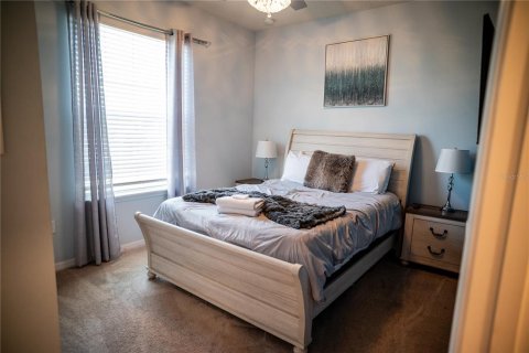 Townhouse in Davenport, Florida 5 bedrooms, 212.1 sq.m. № 1908981 - photo 7