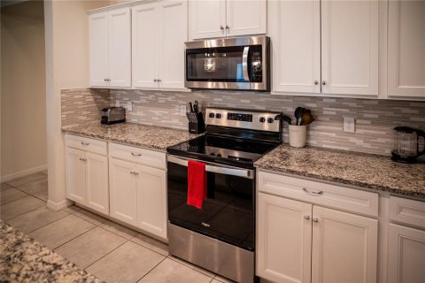 Townhouse in Davenport, Florida 5 bedrooms, 212.1 sq.m. № 1908981 - photo 15