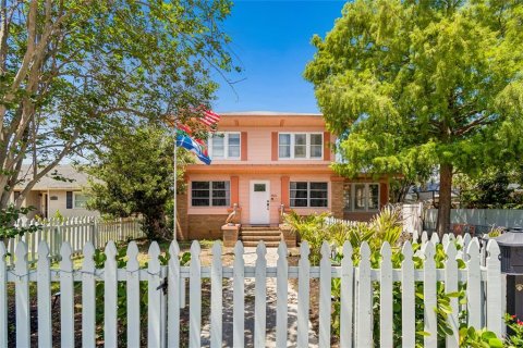 Casa en Saint Petersburg, Florida 4 dormitorios, 185.71 m2 № 2231103