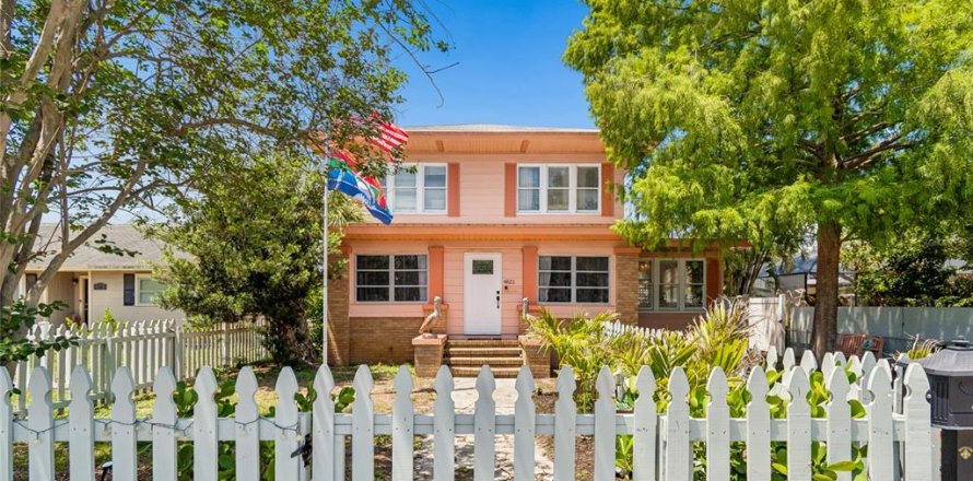 Villa ou maison à Saint Petersburg, Floride 4 chambres, 185.71 m2 № 2231103