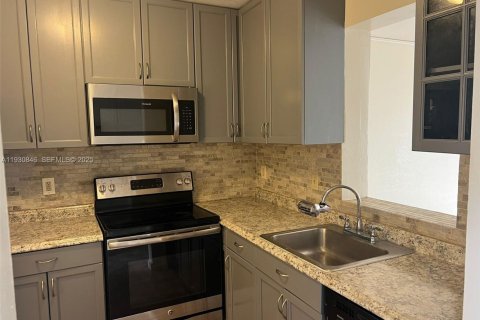 Copropriété à louer à Miramar, Floride: 2 chambres, 77.29 m2 № 1989522 - photo 3