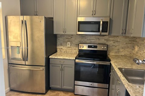 Copropriété à louer à Miramar, Floride: 2 chambres, 77.29 m2 № 1989522 - photo 4