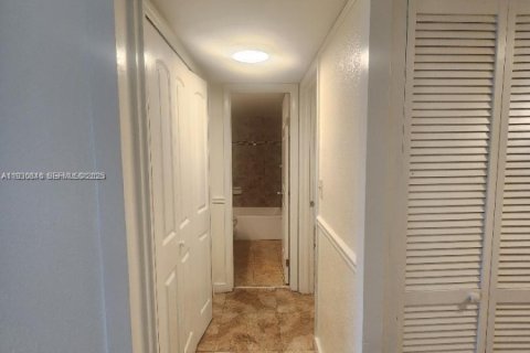 Copropriété à louer à Miramar, Floride: 2 chambres, 77.29 m2 № 1989522 - photo 9