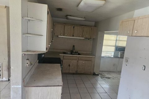 Casa en venta en Lakeland, Florida, 3 dormitorios, 120.4 m2 № 2150739 - foto 2