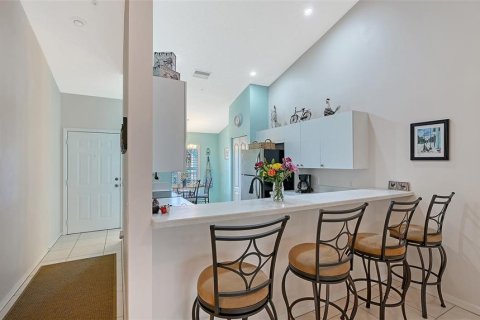 Condo in Sarasota, Florida, 2 bedrooms № 2092270 - photo 10