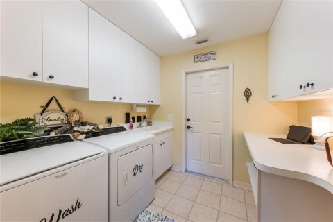House in DeBary, Florida 4 bedrooms, 201.69 sq.m. № 1679605 - photo 24