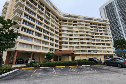 Condo à Hallandale Beach, Floride, 2 chambres  № 2080072