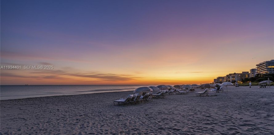 Кондоминиум с 2 спальнями в Серфсайд, Флорида № 1993420