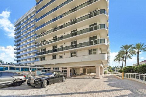 Купить кондоминиум в Серфсайд, Флорида 2 спальни, 117.06м2, № 1993420 - фото 20