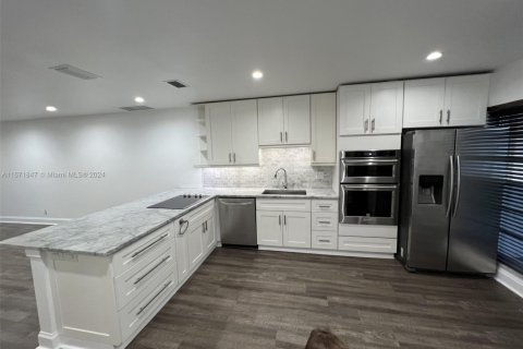 House in Boca Raton, Florida 2 bedrooms, 84.36 sq.m. № 1978767 - photo 4