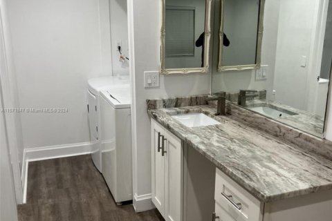 House in Boca Raton, Florida 2 bedrooms, 84.36 sq.m. № 1978767 - photo 7