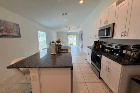 House in Lakeland, Florida 3 bedrooms, 117.99 sq.m. № 2117373 - photo 3