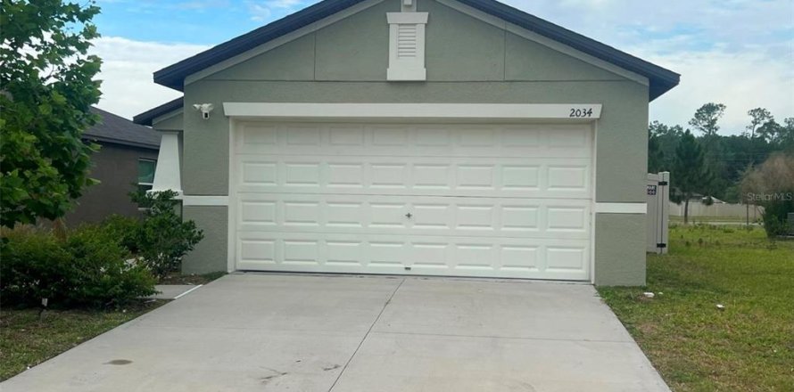 House in Lakeland, Florida 3 bedrooms, 117.99 sq.m. № 2117373