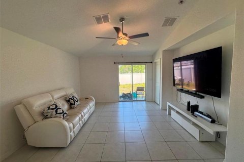 House in Lakeland, Florida 3 bedrooms, 117.99 sq.m. № 2117373 - photo 4