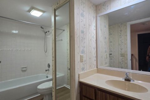 Adosado en venta en West Palm Beach, Florida, 2 dormitorios, 114.83 m2 № 1997011 - foto 21