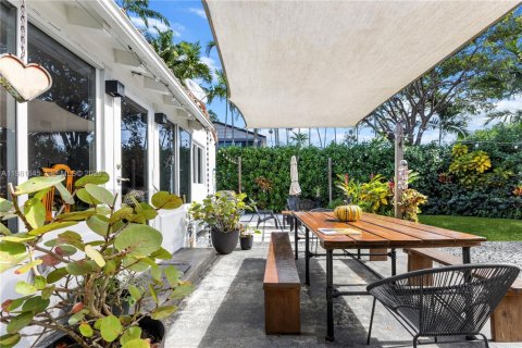 Снять в аренду виллу или дом в Майами-Шорс, Флорида 3 спальни, 114.55м2, № 2043735 - фото 20