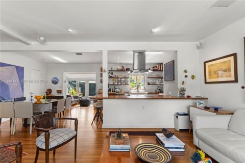 Снять в аренду виллу или дом в Майами-Шорс, Флорида 3 спальни, 114.55м2, № 2043735 - фото 4