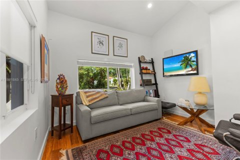 Снять в аренду виллу или дом в Майами-Шорс, Флорида 3 спальни, 114.55м2, № 2043735 - фото 13