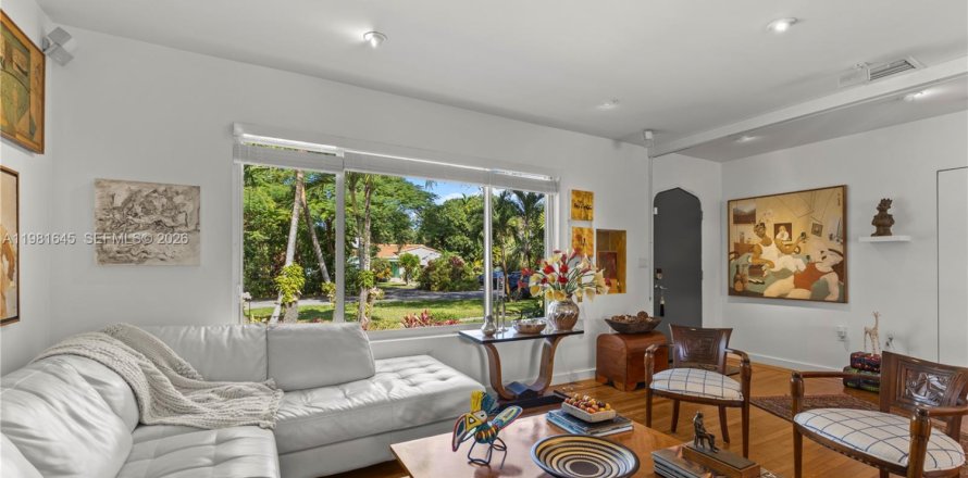 Дом в Майами-Шорс, Флорида 3 спальни, 114.55м2 № 2043735