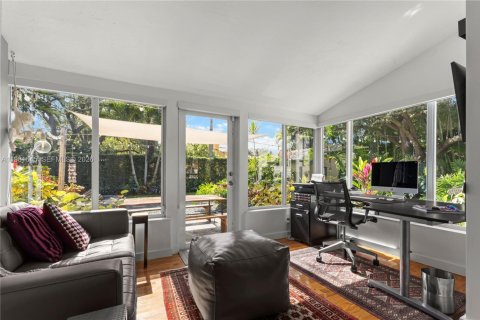 Снять в аренду виллу или дом в Майами-Шорс, Флорида 3 спальни, 114.55м2, № 2043735 - фото 8