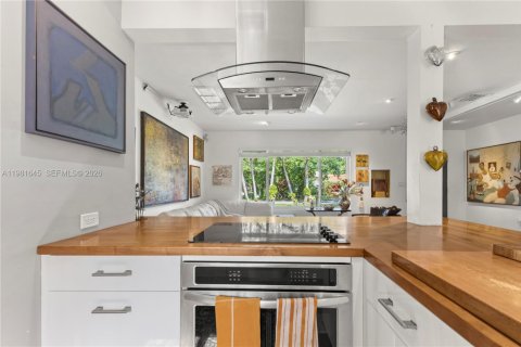 Снять в аренду виллу или дом в Майами-Шорс, Флорида 3 спальни, 114.55м2, № 2043735 - фото 6