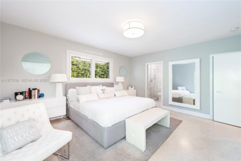 House in Coral Gables, Florida 3 bedrooms, 154.22 sq.m. № 2041411 - photo 17